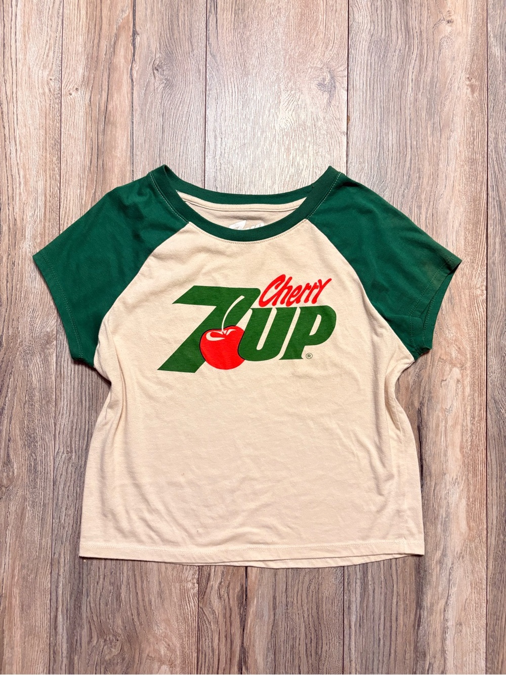 7UP Cherry Cropped Raglan Tee